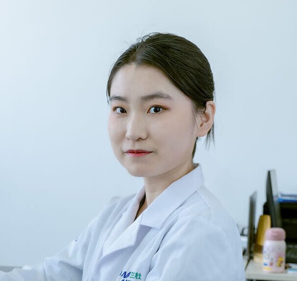 LANDU-Laboratory-technician-Cynthia-Sun