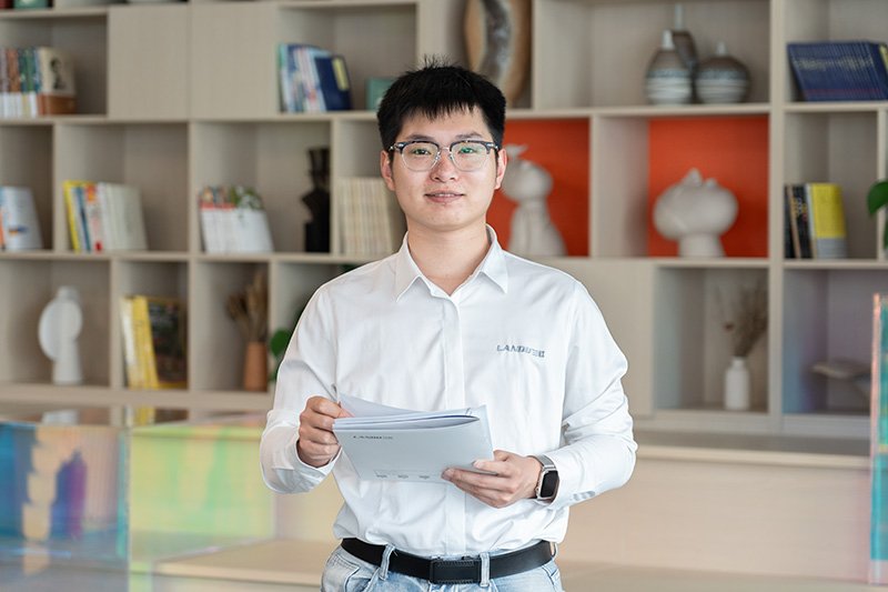 LANDU-sales-manager-Easen