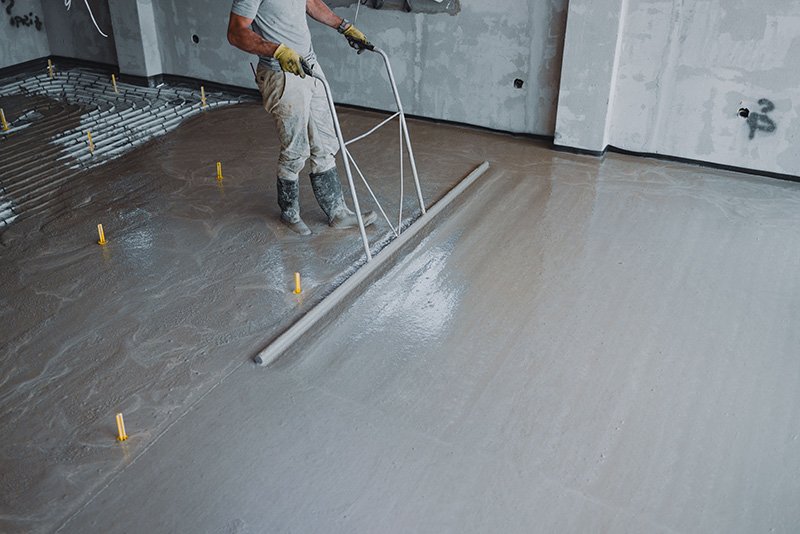 construction-worker-leveling-concrete-surface