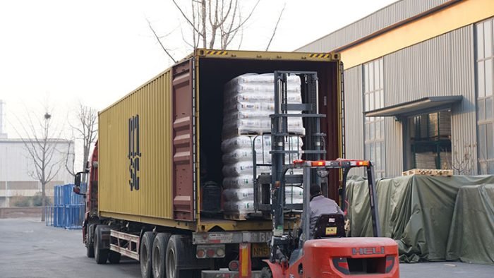 LANDU-chemical-product-delivery-and-loading-to-container